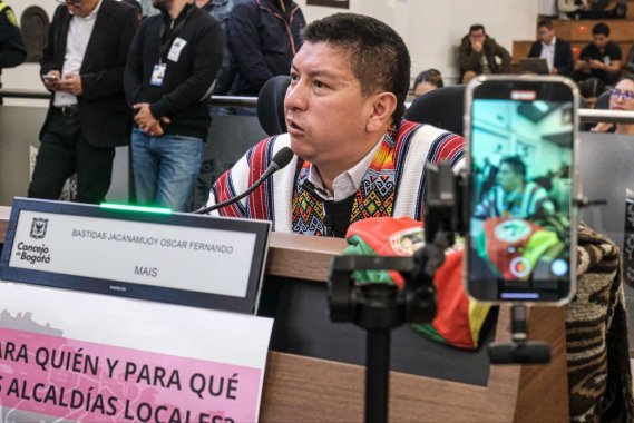 <p>La situación del Pueblo Embera en Bogotá fue tema de debate de control político a la Administración Distrital por parte del Concejal Taita Oscar Bastidas Jacanamijoy</p>