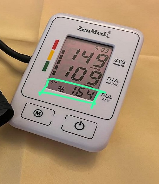 Dispositivo de presión arterial con una medida en 164