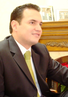 JULIO C�SAR ACOSTA CONCEJAL JOVEN E INNOVADOR