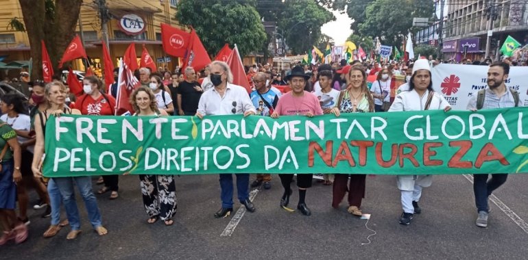 <p>La concejala de Bogotá, Ati Quigua invita a los concejales, diputados, representantes a la cámara y senadores a firmar y suscribir el Frente Parlamentario Global por los Derechos de la Naturaleza. Solicita un espacio para socializar esta iniciativa en el Congreso</p>