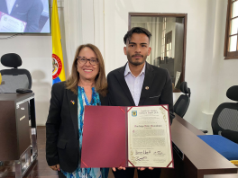 Honorable Concejala Ana Teresa Bernal reconoce a Santiago Páez como destacado finalista del Global Student Prize 2023