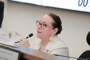 Concejala Ana Teresa Bernal propone programa Jóvenes en Paz como estrategia orientadora
