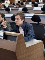 “Es preocupante que se opongan a un decreto que busca reordenar el espacio público y proteger a los vendedores informales vulnerables”: concejal Araque